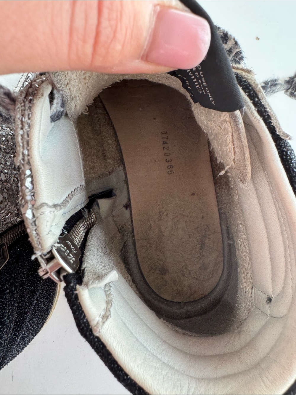 Golden Goose Mid Star High Top Sneakers
High-Top Glitter Star Sneakers 10, 5 - Picture 7 of 17